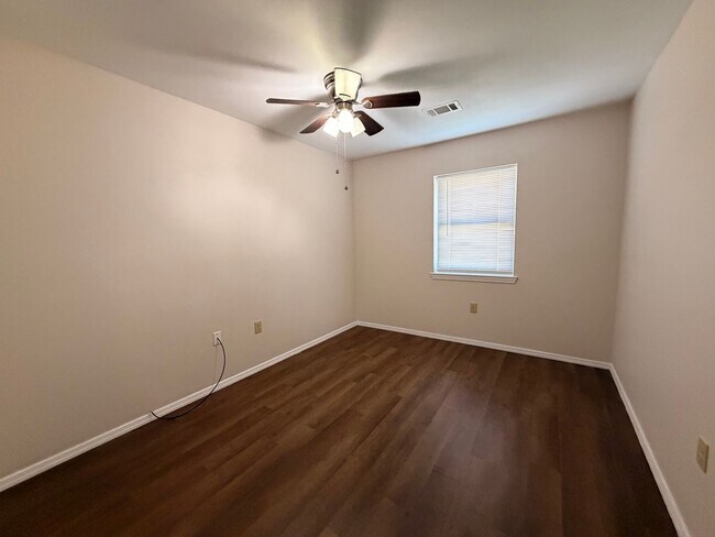 Building Photo - 408 NE 7th St