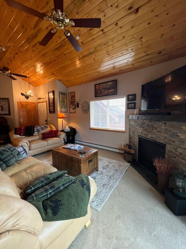 Building Photo - 290 Revett Dr