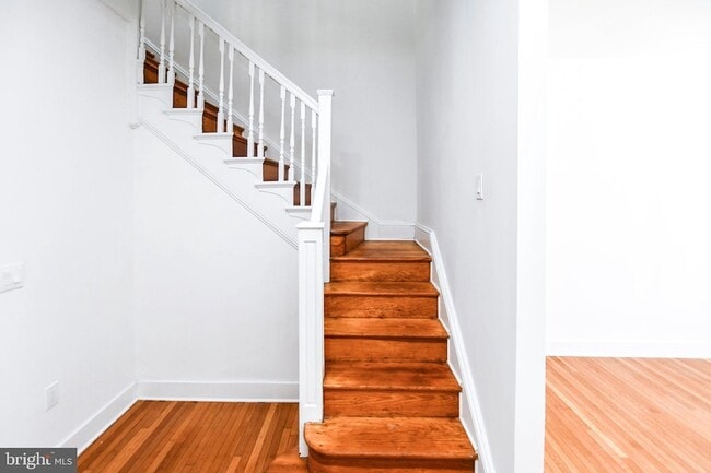 Building Photo - 104 R St NE