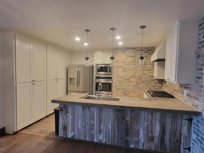 Building Photo - 24369 Bingham Creek Rd