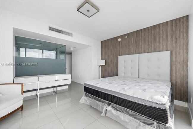 Building Photo - 92 SW 3rd St