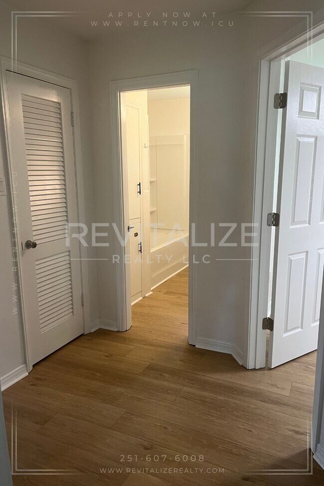 Building Photo - Beautiful 3 bedroom 1 bathroom on Dauphin ...