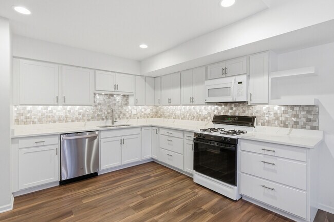 Building Photo - 1411 Clybourne St