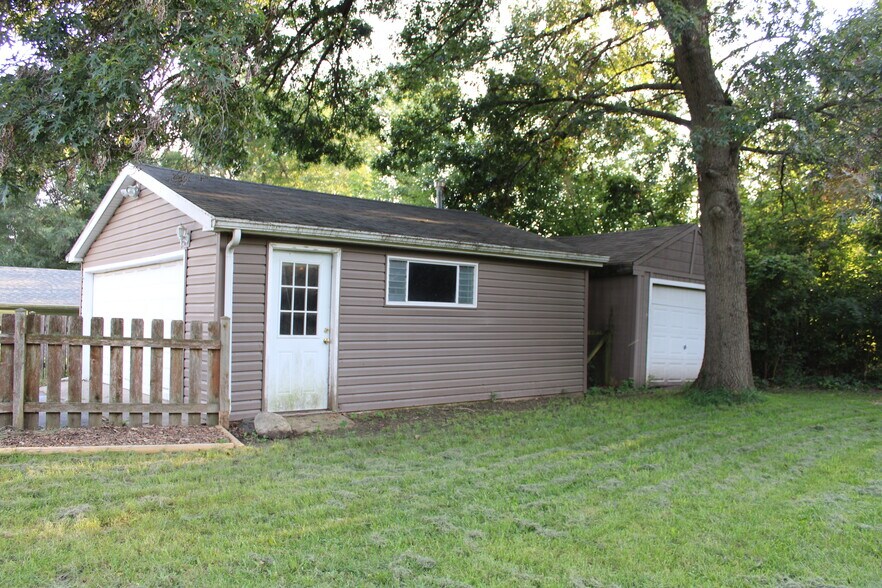 Building Photo - 2807 Benjamin Dr