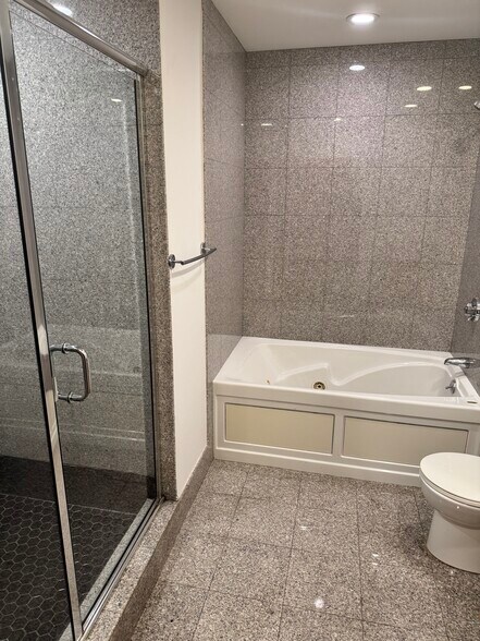 Building Photo - 262 Friend St