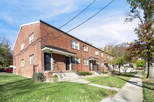 Building Photo - Benner Street Townhomes