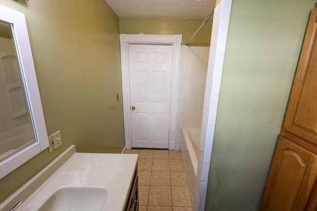 Building Photo - 37 Clarkson St