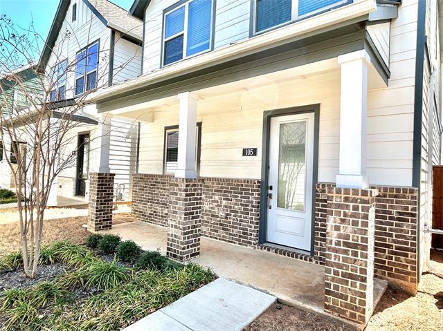 Building Photo - 1830 NE Green Oaks Blvd
