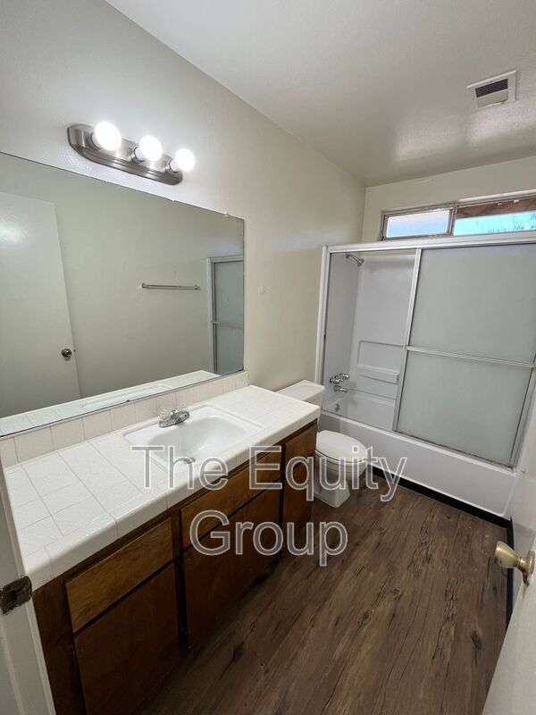Building Photo - 859 W Mulberry Ave