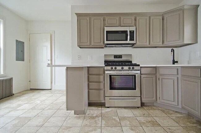 Building Photo - 15 Bearse Ave