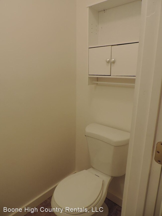 Building Photo - 3 br, 1.5 bath House - 407 Meadowview Drive