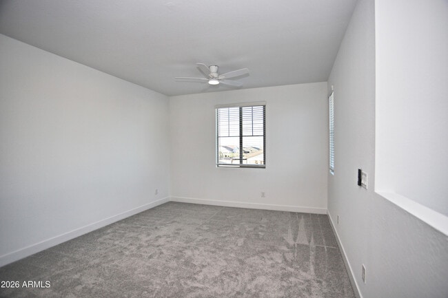 Building Photo - 745 W Sparrow Dr