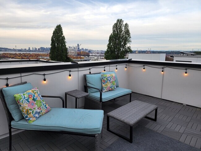 Building Photo - 3026 SW Charlestown St