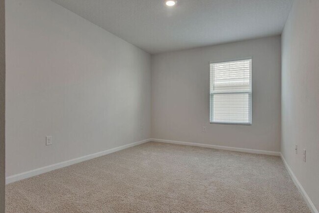 Building Photo - 5719 Guinevere Ln