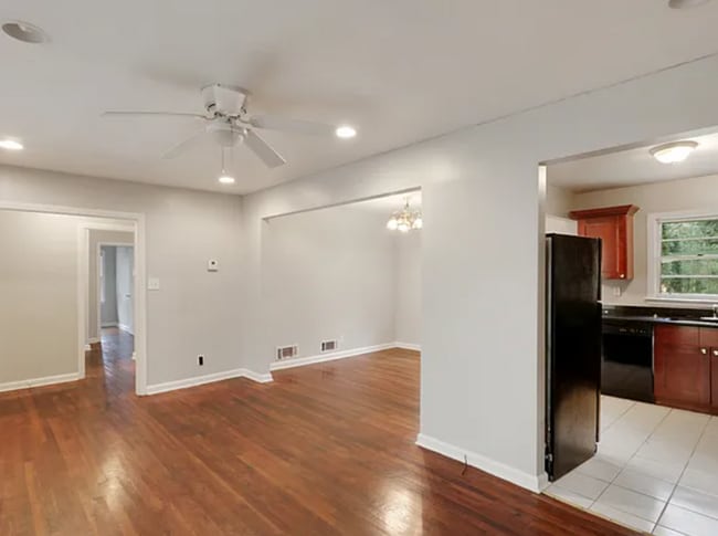 Building Photo - 3-bedroom, 1.5-bath in Decatur!