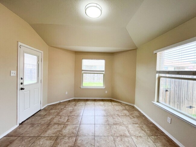 Building Photo - Available NOW!! Beautiful 1 story, 3 bedro...
