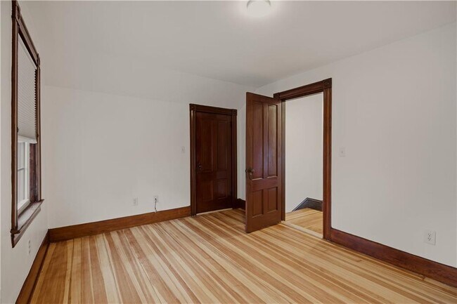 Building Photo - 82 Van Zandt Ave