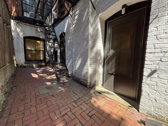 Building Photo - 69 Myrtle St