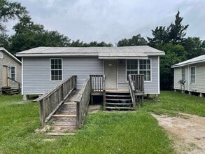 Building Photo - Coming soon! 3 Bedroom, 1 Bathroom Home!