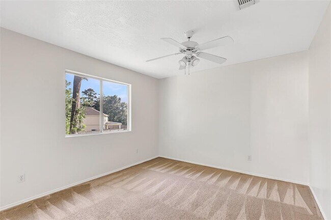Building Photo - 9834 Bobolink Dr