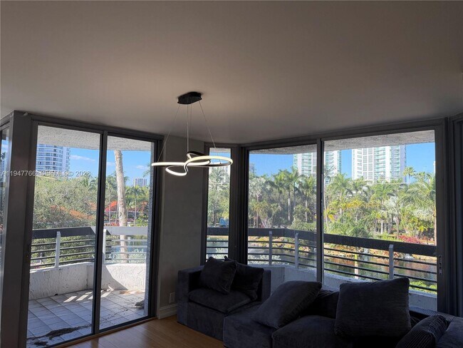 Building Photo - 19101 NE 36th Pl