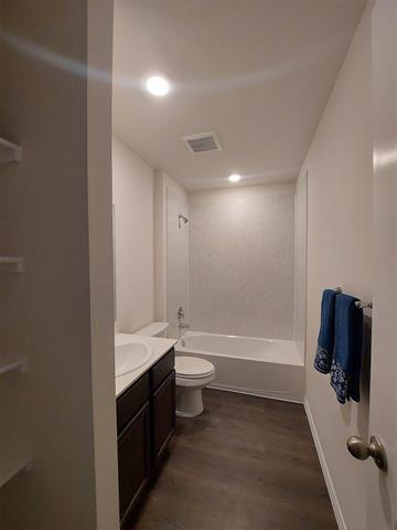 Building Photo - 2810 Peony Dr