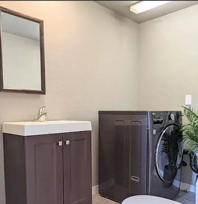 Building Photo - 145 Lawson Rd