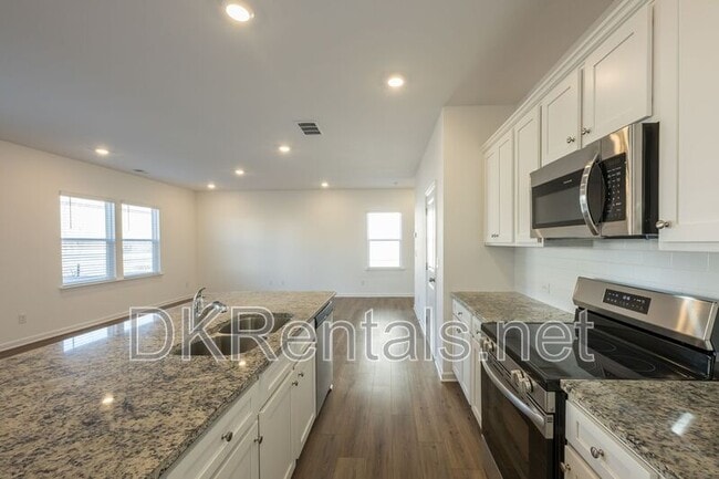 Building Photo - 724 Warm Rays Wy