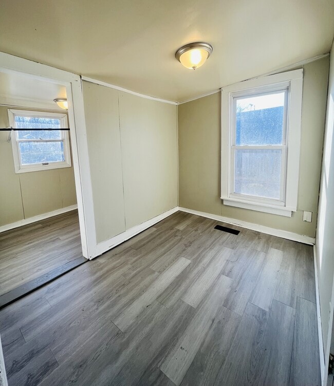 Building Photo - 735 E College Ave