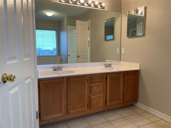 Building Photo - 14828 Single Trce