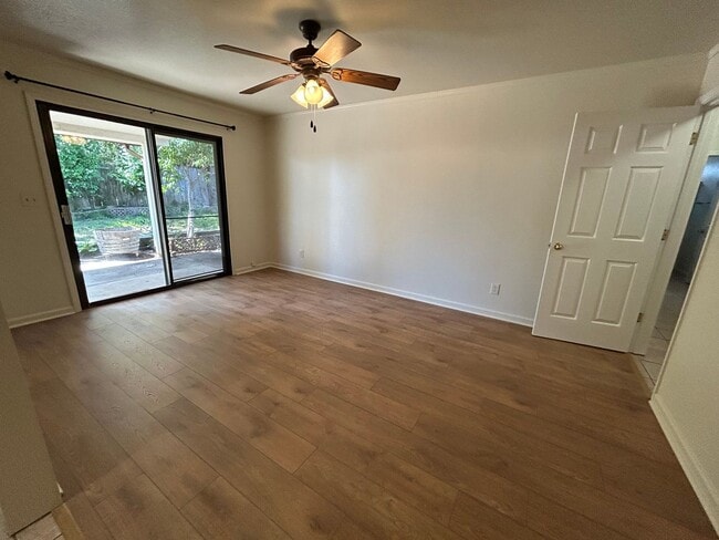 Building Photo - 3 Bedroom Home for Rent in Anderson CA | Large Family Room, 2 Car Garage, Pet Friendly