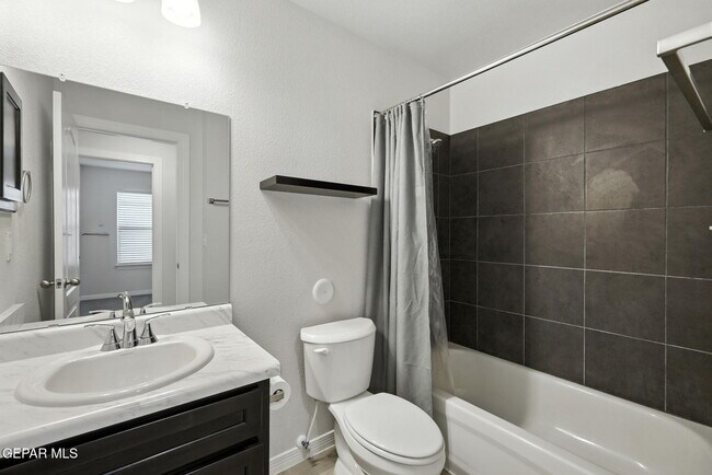 Building Photo - 1033 Candelilla St