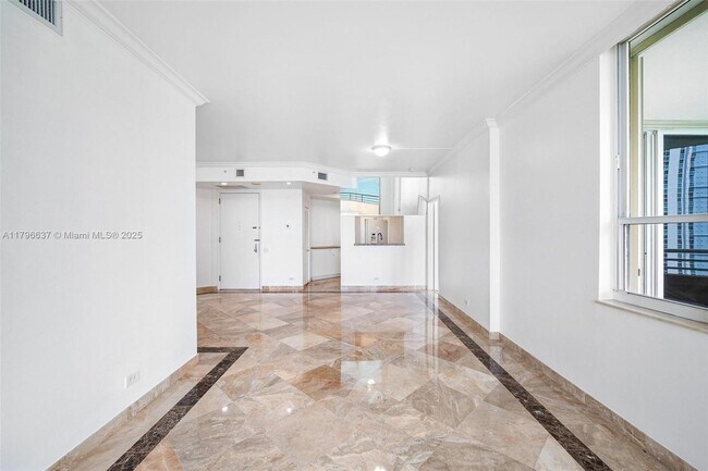 Building Photo - 888 Brickell Key Dr