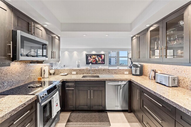 Building Photo - 1920 S Ocean Dr