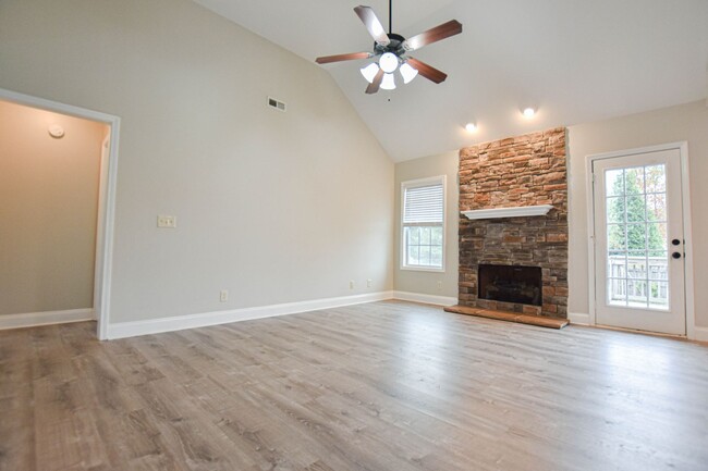 Building Photo - Pet Friendly Four Bedroom with Basement!