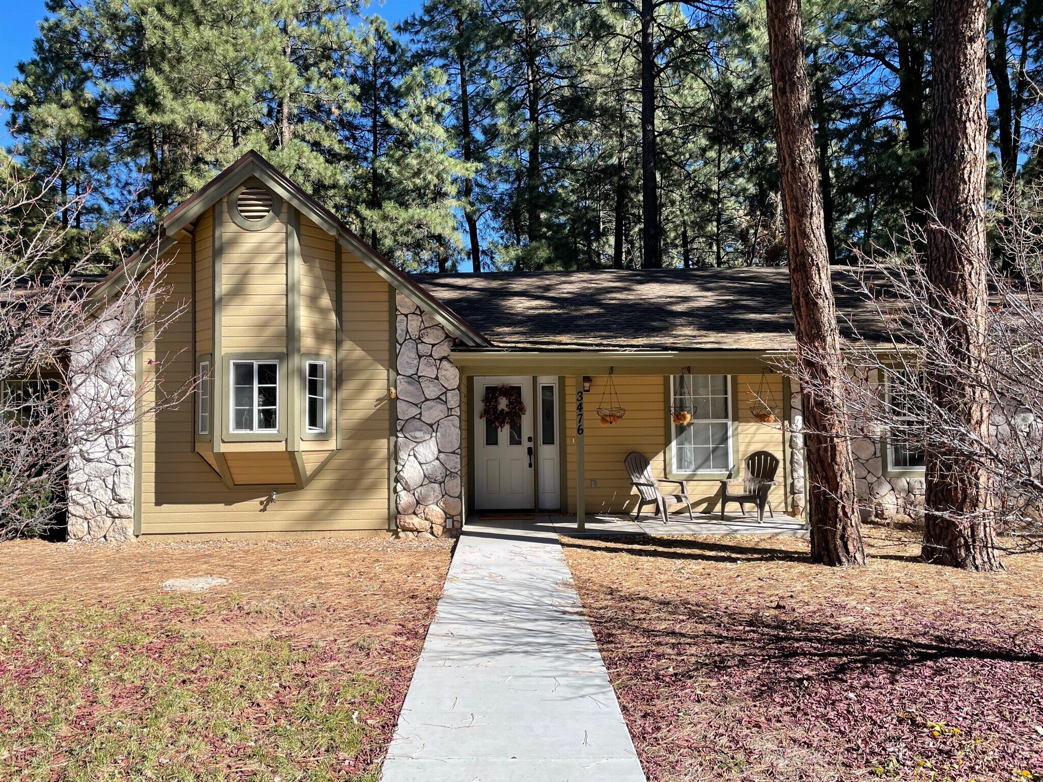 Large flat front yard on quiet street - 3476 S Debbie St