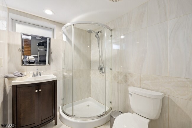 Building Photo - 23 Victor Ave