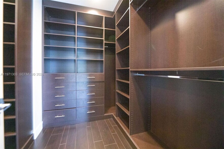 Building Photo - 619 SW 17th St