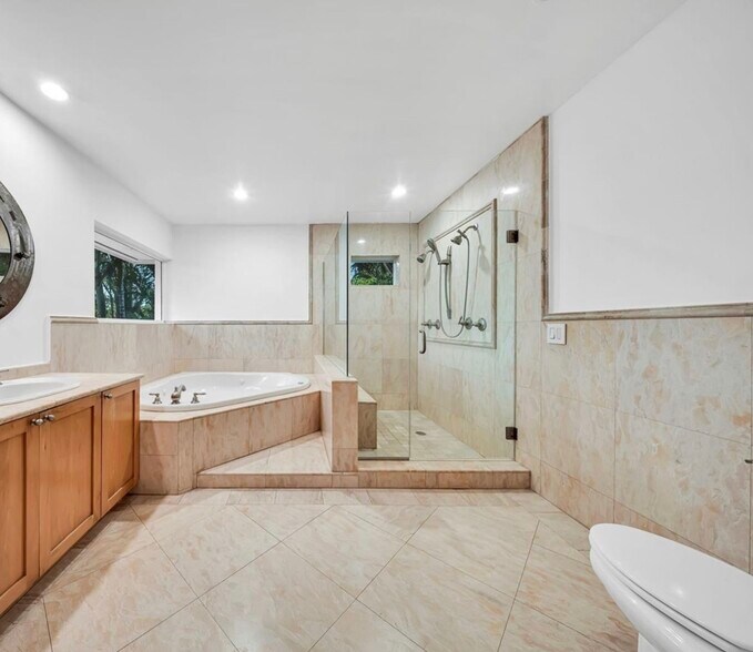 Building Photo - 4000 Alhambra Cir