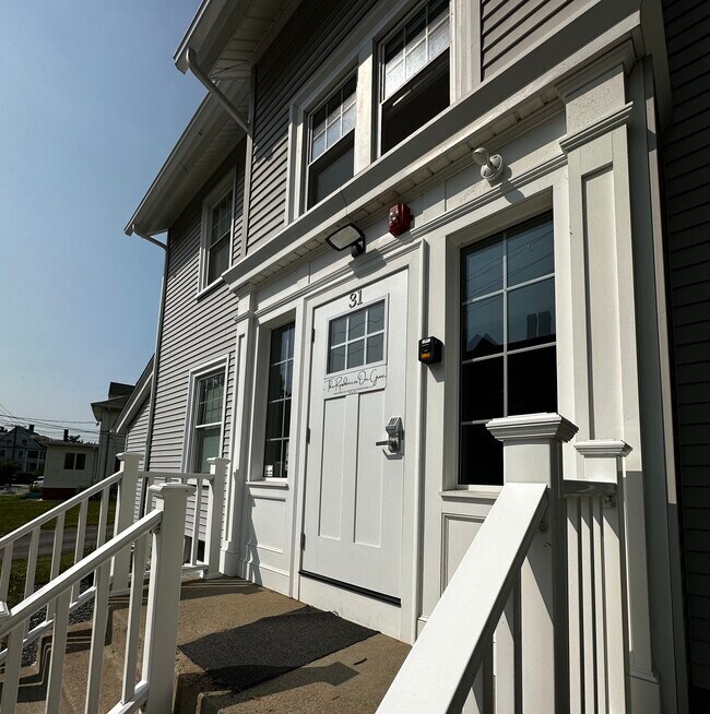 Building Photo - 31 Grove St