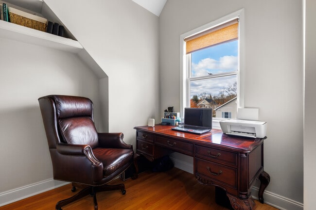 Building Photo - 2 Goldwin St