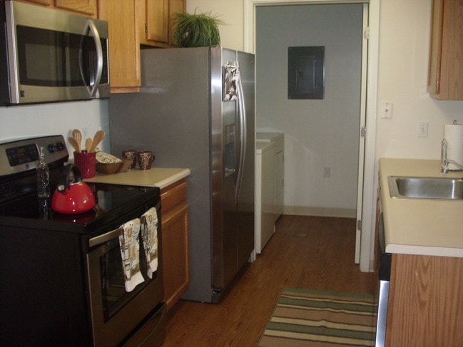 1 Bedroom w/Garage