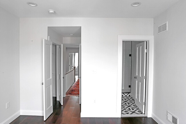 Building Photo - 10 S Curley St