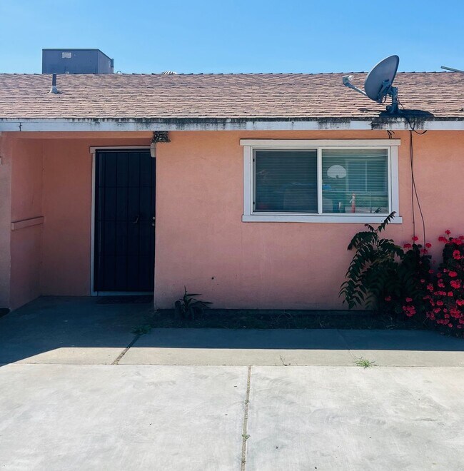 Building Photo - 1117 Roselawn Ave