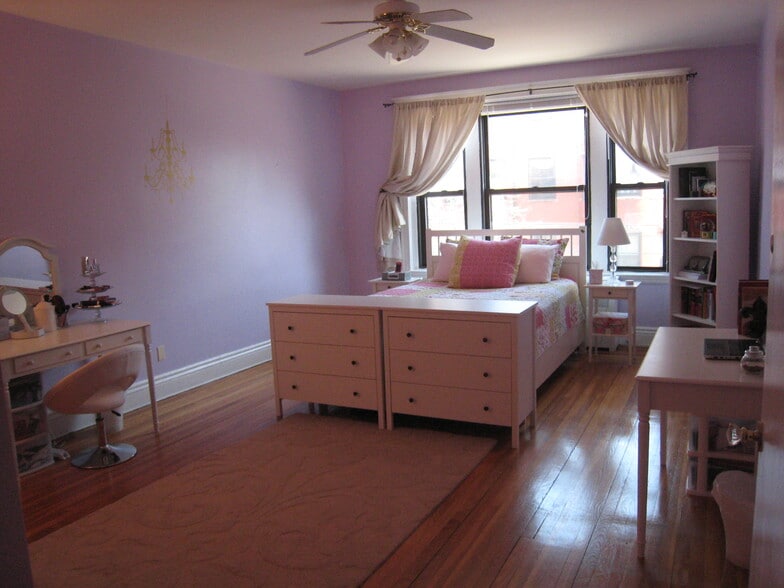 Building Photo - 39 Carlton St