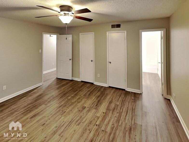 Building Photo - 6827 Starkenburg Ln