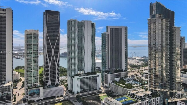 Building Photo - 851 NE 1st Ave