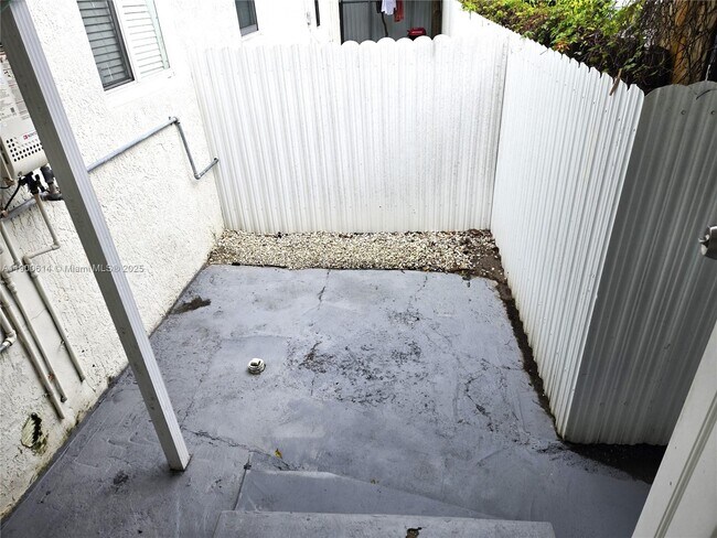 Building Photo - 1825 NW 4th St