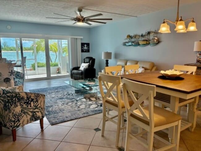 Building Photo - Marco Towers