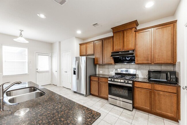 Building Photo - 7131 Pavilion Dr